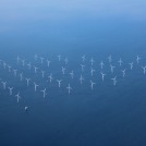 Větrné elektrárny při pobřeží Dánska