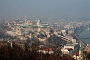 Výhled na hrad v Budapešti z Gellértovy hory
